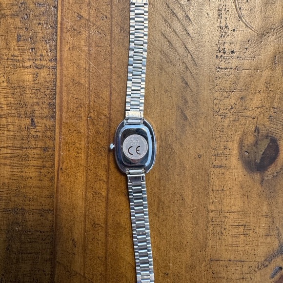 Womens silver dainty minimalist classy stainless watch with blue face - Picture 3 of 3